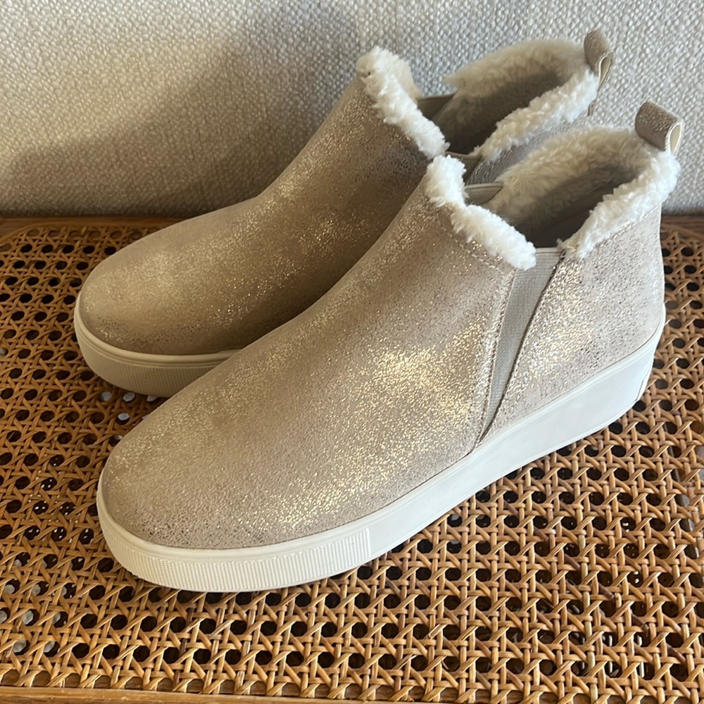 New! Women’s J Slides  size 8